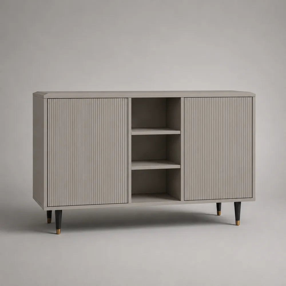 Credenza bassa rettangolare in truciolare melaminico beige tortora con 2 ante scanalate e vani a giorno centrali 140 x 40 x 80 cm